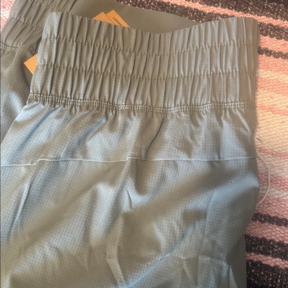 Eddie Bower treeline short, new newer worn. - Picture 5 of 6